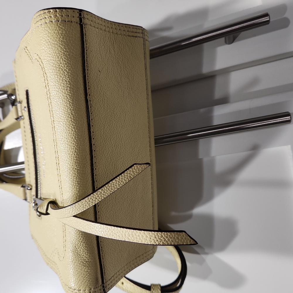 Marc Jacobs French Vanilla Crossbody/ Satchel Cruiser Bag - Picture 3 of 12